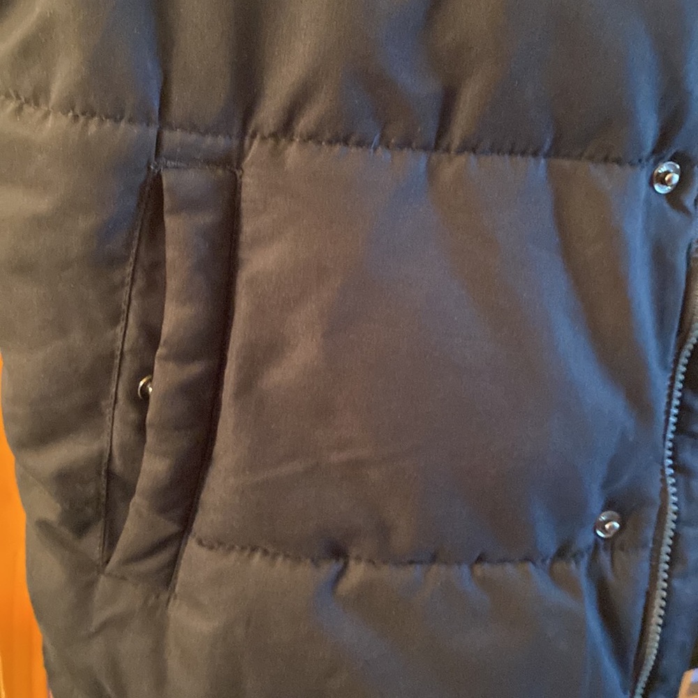 St John’s Bay Men’s Black Puffer Vest - Picture 3 of 5